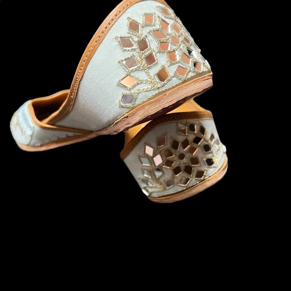 Traditional Handmade mirror work Punjabi Jutti ( US size 7 to 9 available) - Picture 2 of 5